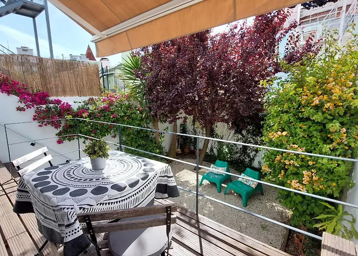 Apartment With Private Garden - Central Location