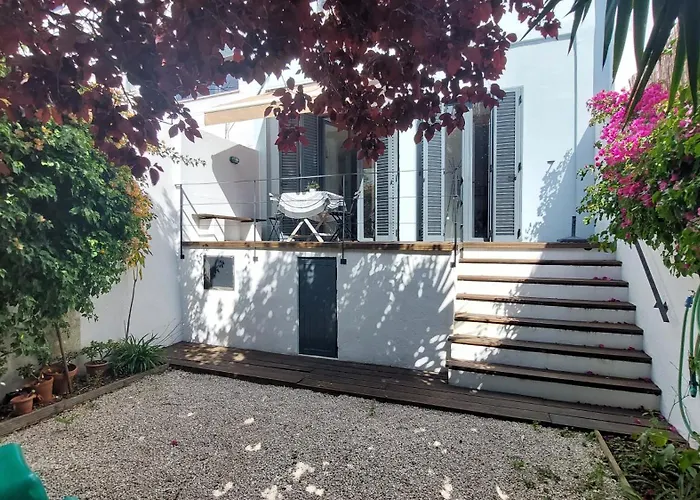 Apartment With Private Garden - Central Location